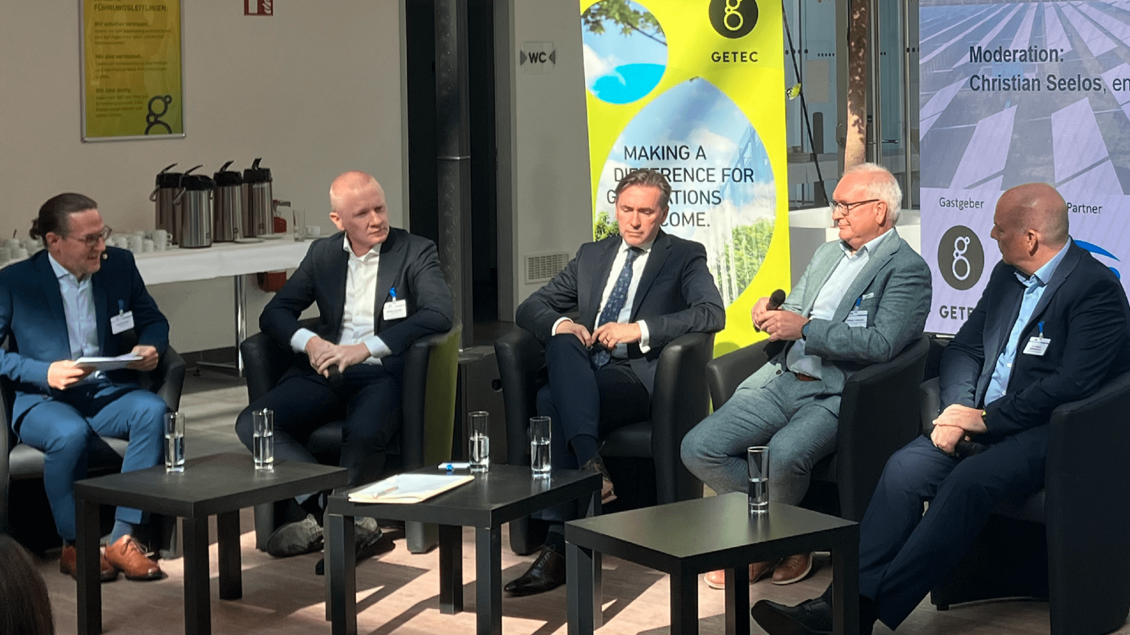 Expertinnen und Experten aus Politik, Wissenschaft sowie der Immobilien- und Energiewirtschaft diskutieren beim diesjährigen Future Real Estate Energie & Wärme in Magdeburg.