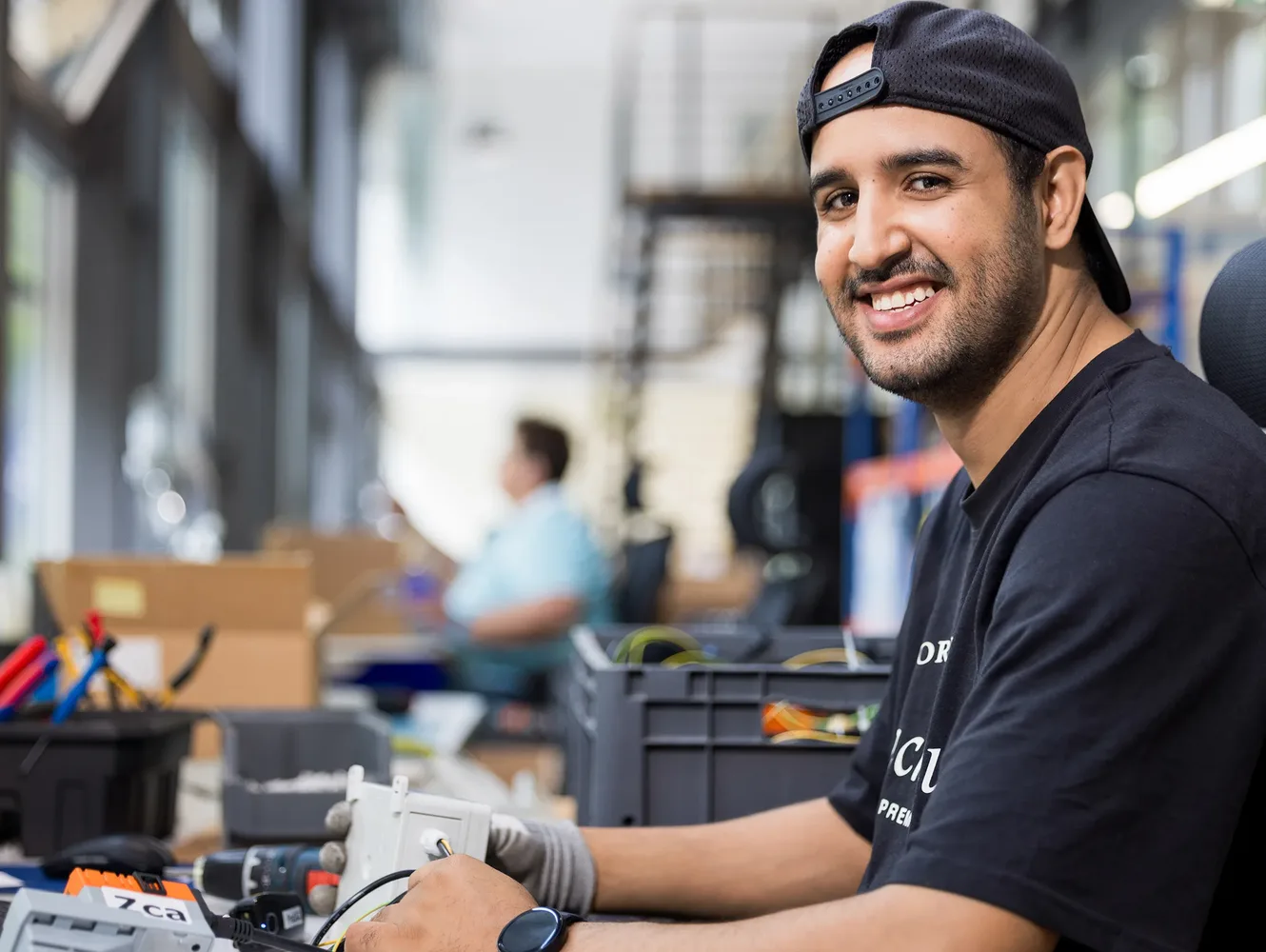 Innovation ist der Schlüssel zur Schaffung einer nachhaltigen Zukunft. Als führendes Technologieunternehmen in der Digitalisierung und Dekarbonisierung von Bestandsimmobilien leisten wir einen bedeutenden Beitrag zum Umweltschutz und zur Energieeffizienz. Künstliche Intelligenz, Data Streaming, Digitaler Zwilling, Paul App - PAUL ist nicht nur Proptech, sondern auch Hightech.