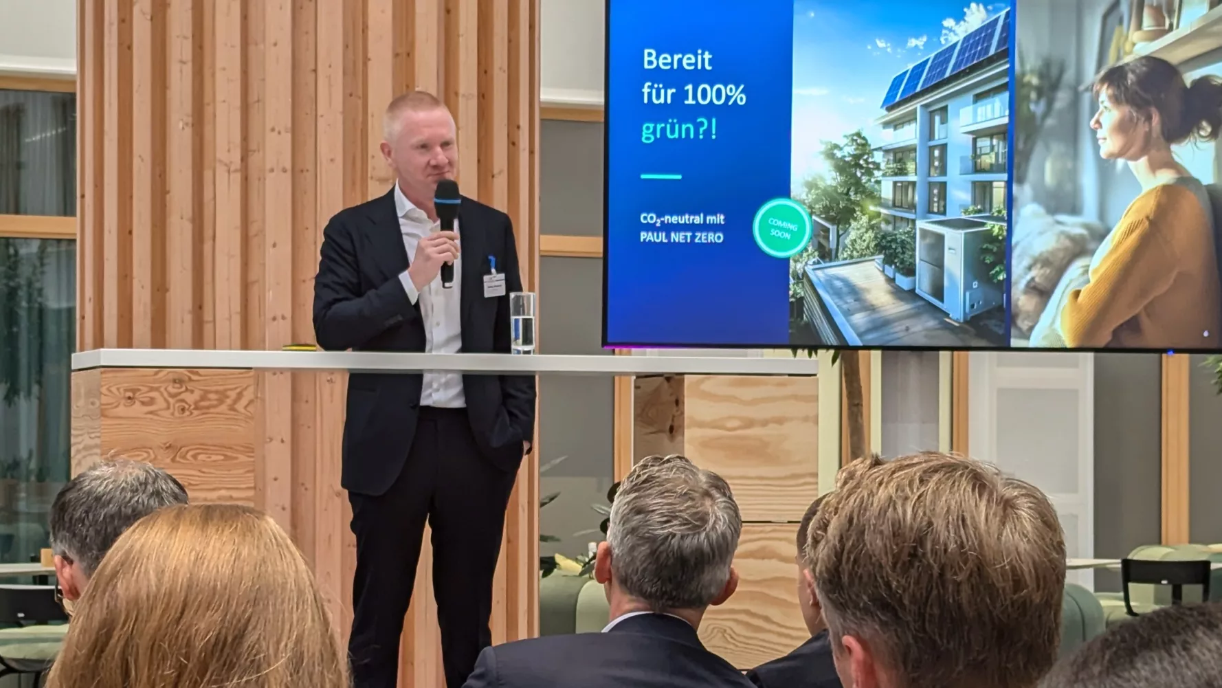 Mathias Neumann hält einen Vortrag bei der ESG Konferenz