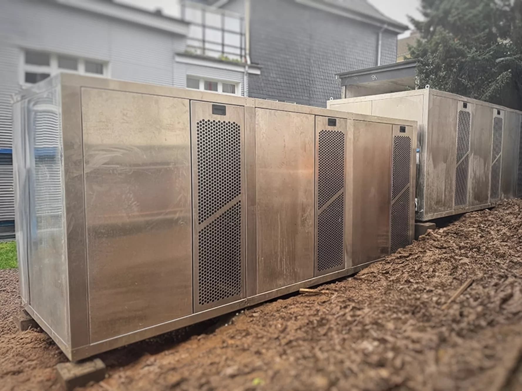 Die Pilotprojekte zu unserem Produkt PAUL Net Zero sind erfolgreich gestartet! Auf dieser Seite geben wir regelmäßig einen Einblick in die Umsetzung von PAUL Net Zero und zeigen hiermit: die Wärmewende für Bestandsimmobilien ist möglich. Schon jetzt.