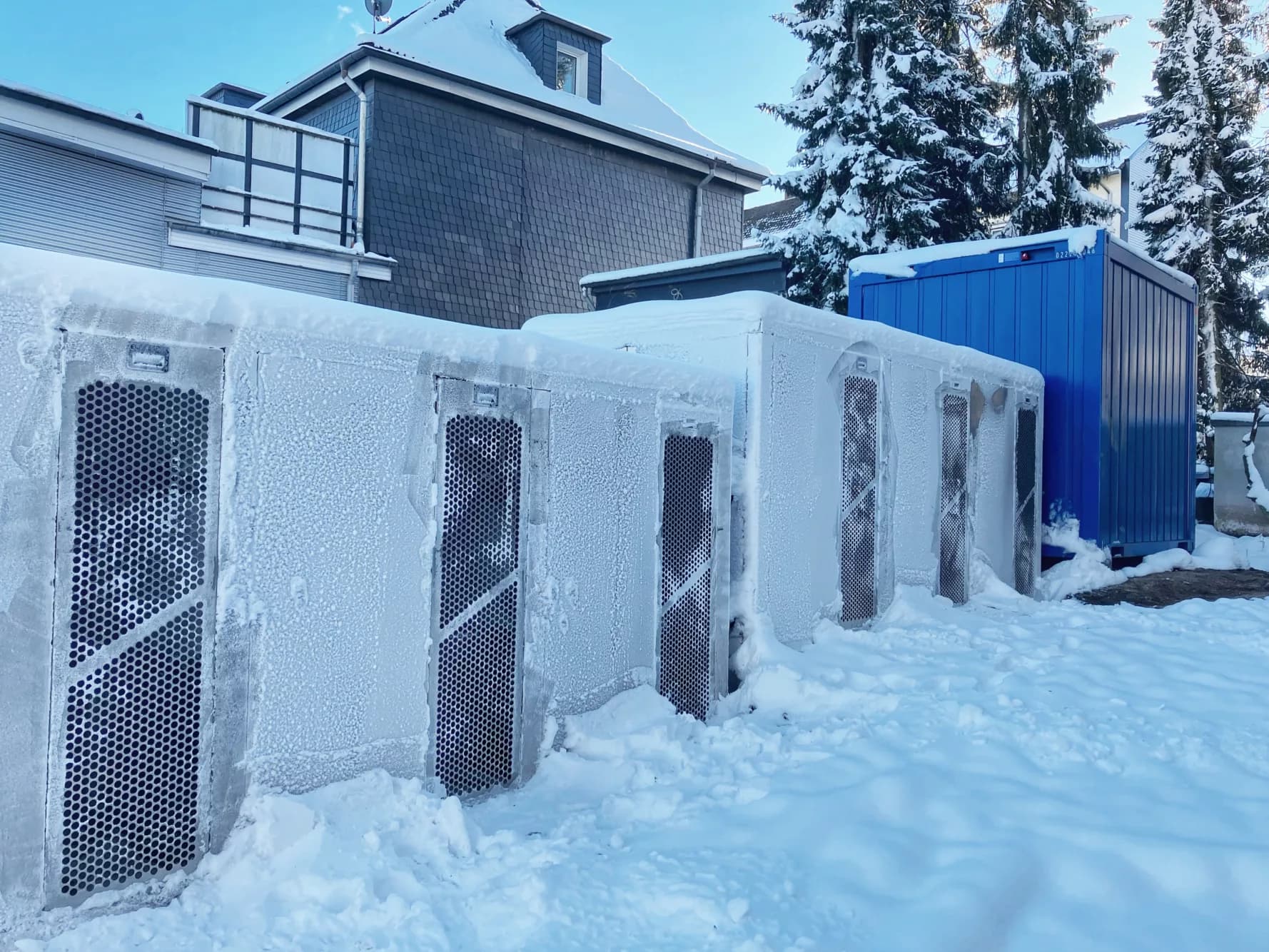 Die Pilotprojekte zu unserem Produkt PAUL Net Zero sind erfolgreich gestartet! Auf dieser Seite geben wir regelmäßig einen Einblick in die Umsetzung von PAUL Net Zero und zeigen hiermit: die Wärmewende für Bestandsimmobilien ist möglich. Schon jetzt.